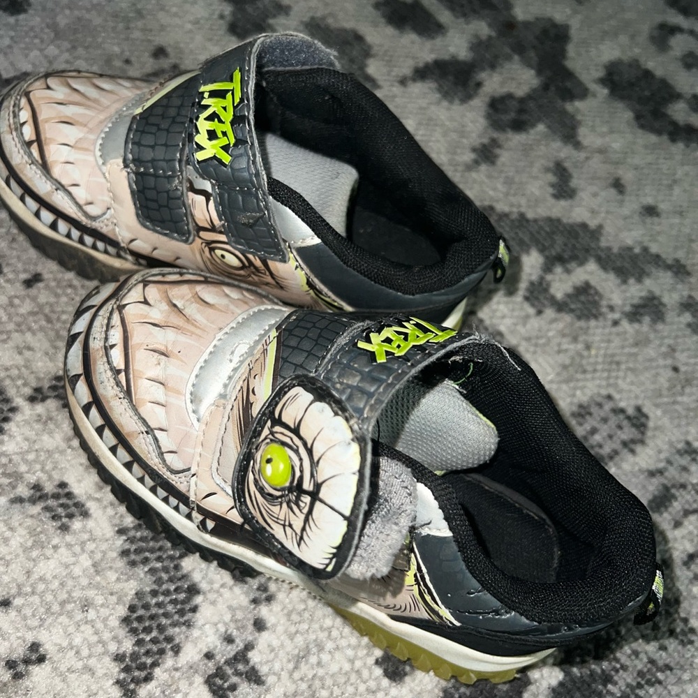Jurassic world shoes 10c
